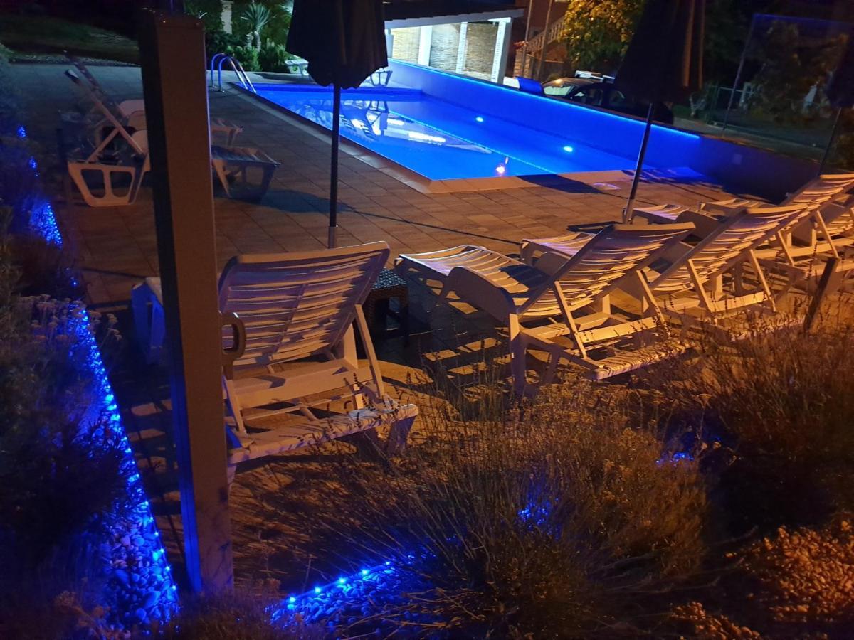 Apartments Lea With Pool Malinska Exterior foto