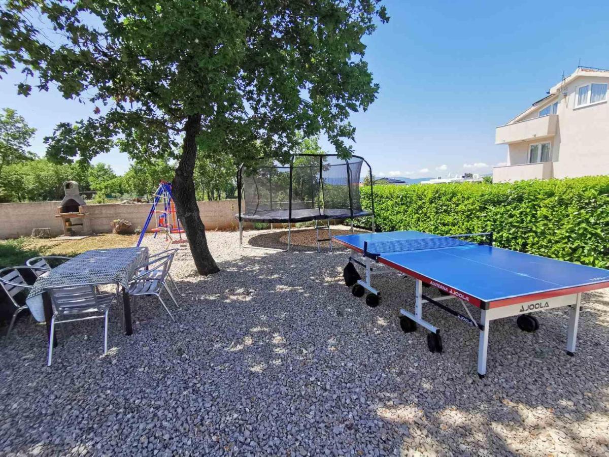 Apartments Lea With Pool Malinska Exterior foto