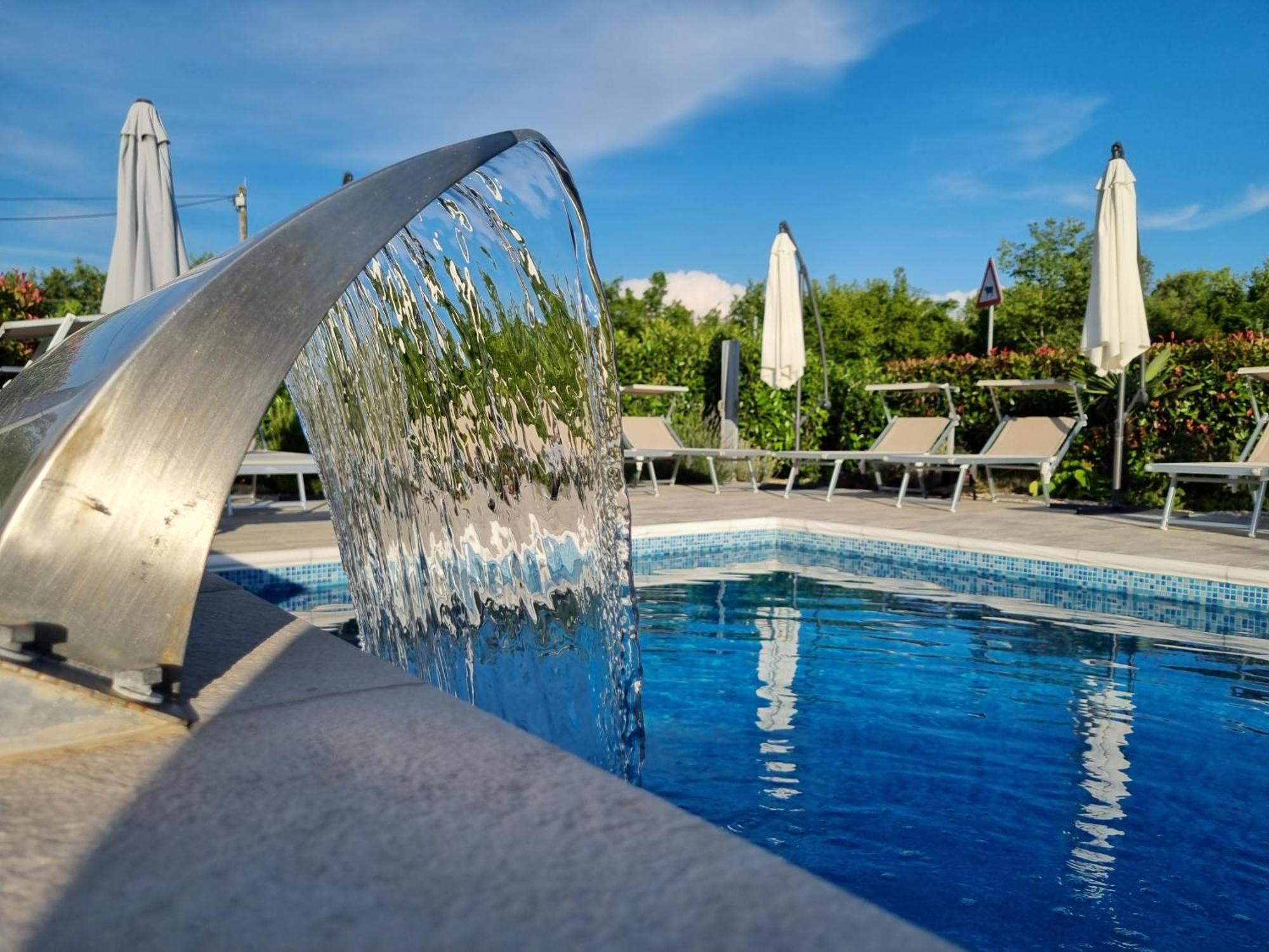 Apartments Lea With Pool Malinska Exterior foto