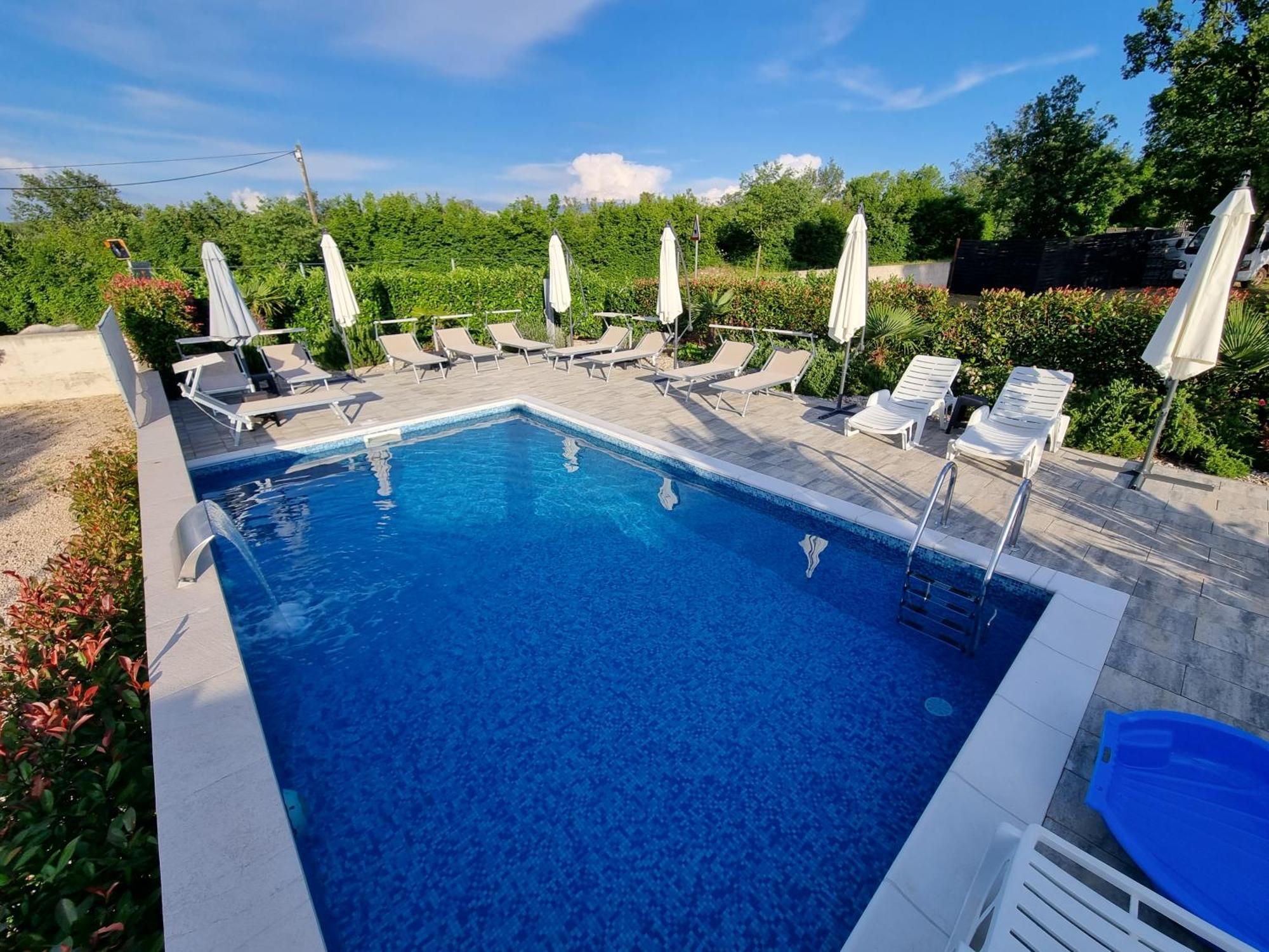 Apartments Lea With Pool Malinska Exterior foto