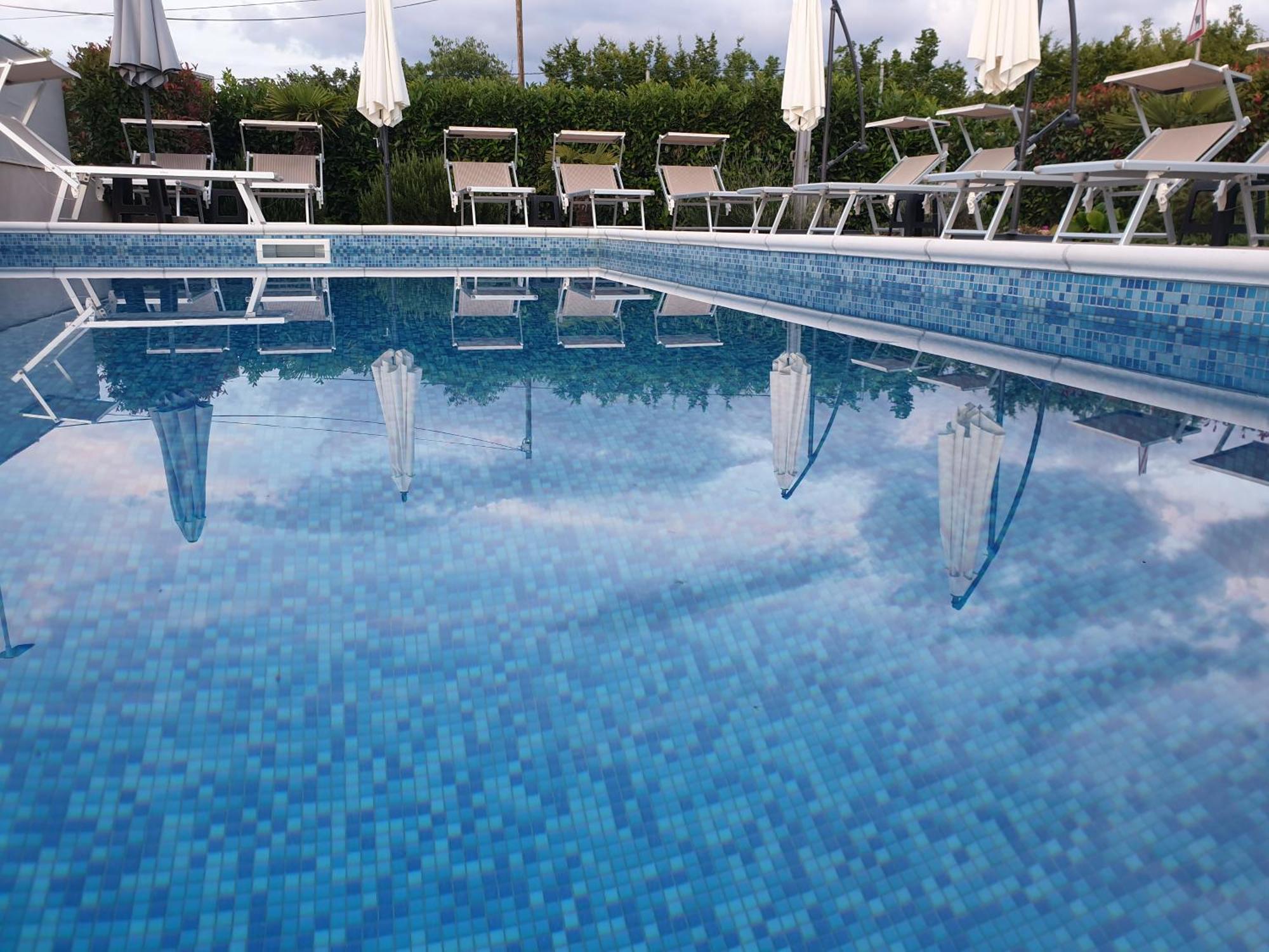 Apartments Lea With Pool Malinska Exterior foto
