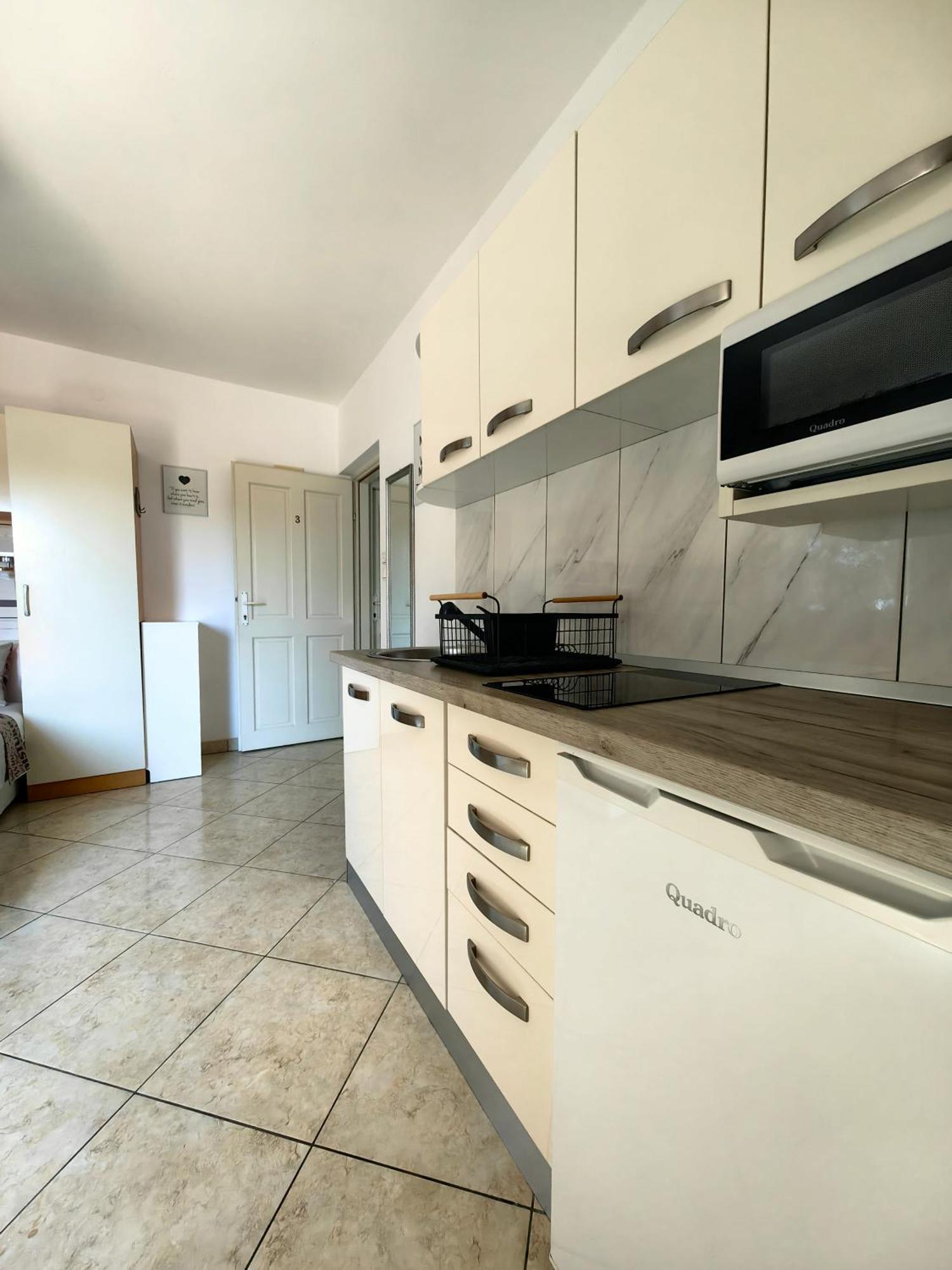 Apartments Lea With Pool Malinska Exterior foto