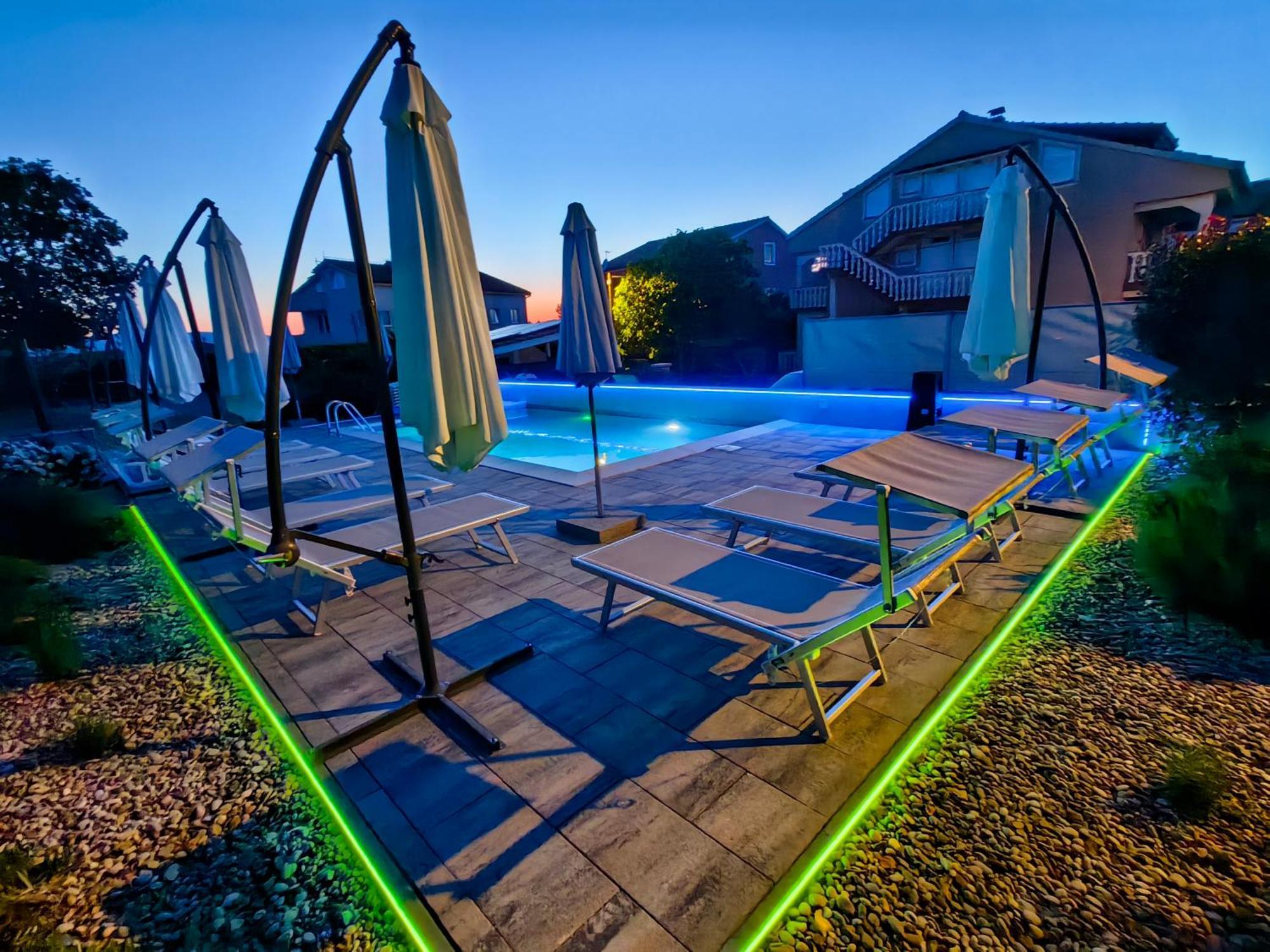 Apartments Lea With Pool Malinska Exterior foto