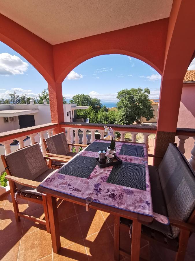 Apartments Lea With Pool Malinska Exterior foto